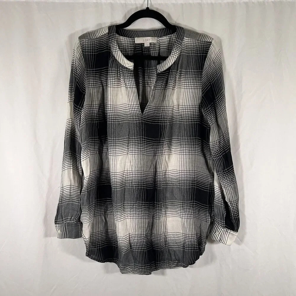 LOFT Blouse Women's Medium Black White Plaid Vneck Long Sleeve Lightweight